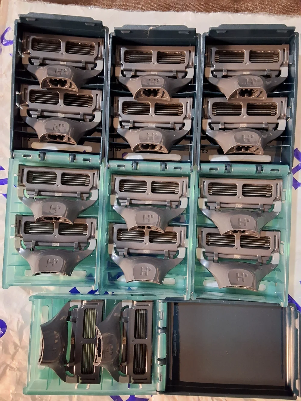 Harry's Glacier Razor Handle + 16 Total 5-Blade Cartridges Bundle